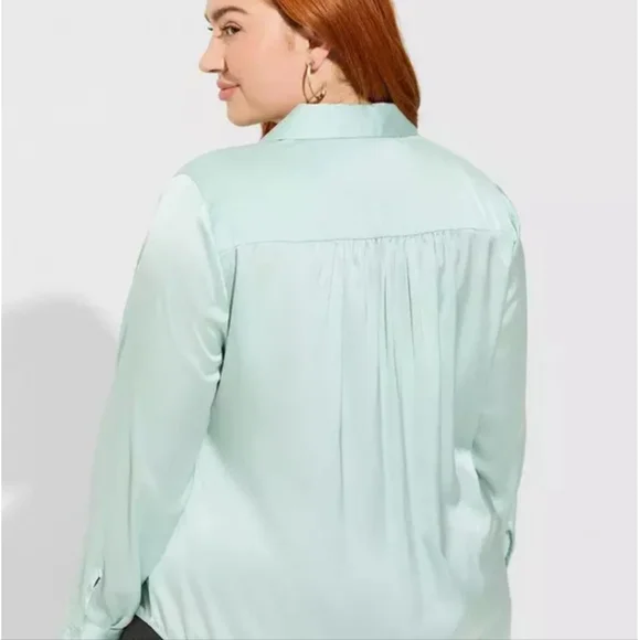 NWT Torrid Madison Satin Button-Up Long Sleeve Shirt Size 1X 14-16 - Picture 3 of 9